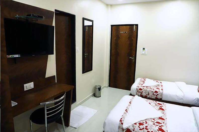 Hotel Golden Hayyath Inn Mumbai Exterior foto