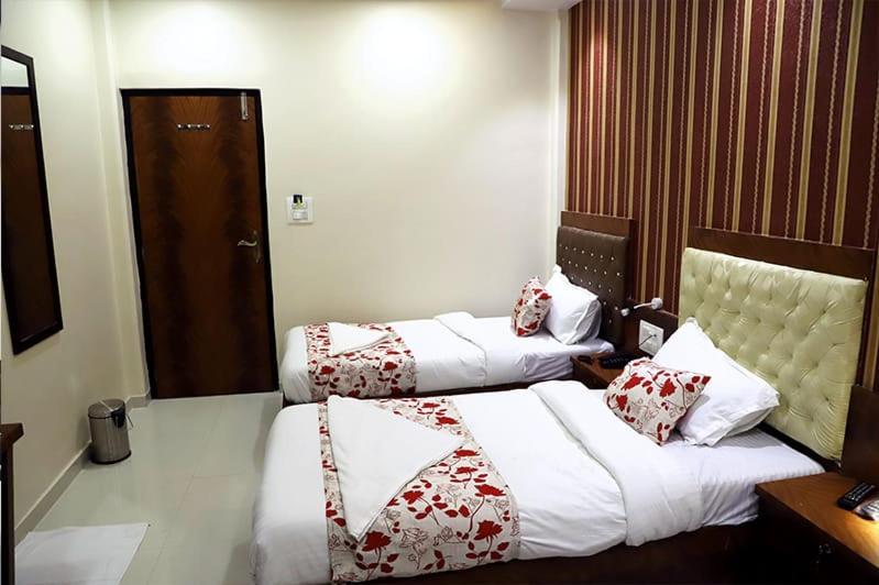 Hotel Golden Hayyath Inn Mumbai Exterior foto